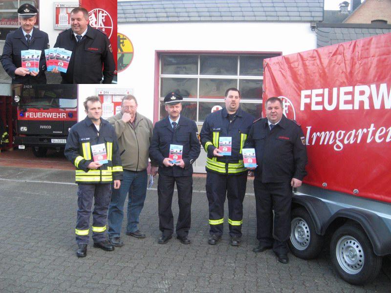 Feuerwehr Irmgarteichen: Übergabe des neuen Anhängers und Vorstellung des Festbuches