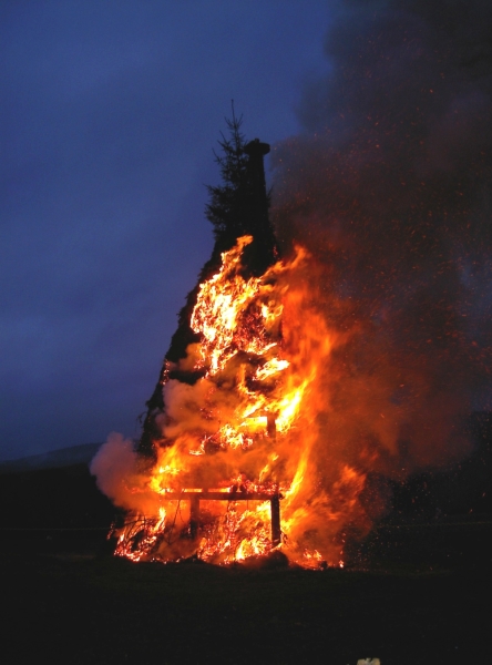 Traditionsreiches Osterfeuer in Irmgarteichern