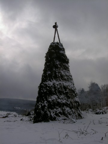 Weiße Ostern: Osterfeuer im Schnee