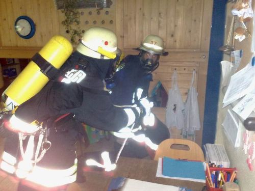 Gemeinsame Übung der Feuerwehren Irmgrteichen, Hainchen und Rittershausen beim Kindergarten