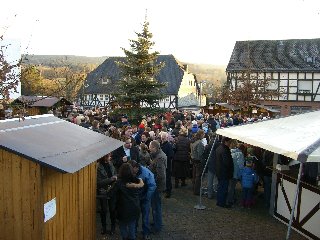 Weihnachtsmarkt rund um die Pfarrkirche