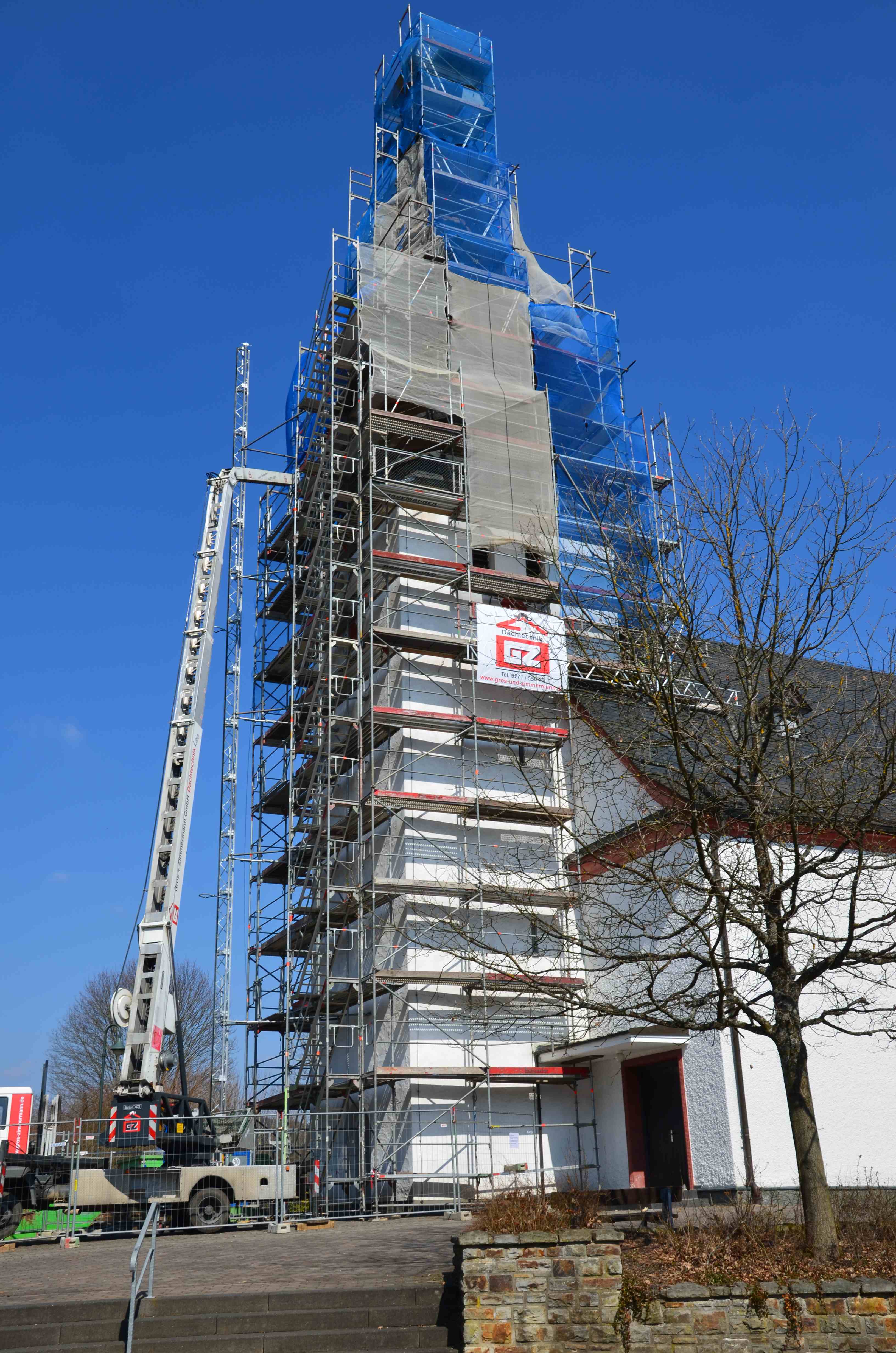 Bauarbeiten am Kirchturm der Pfarrkirche St. Cäcilia Irmgarteichen