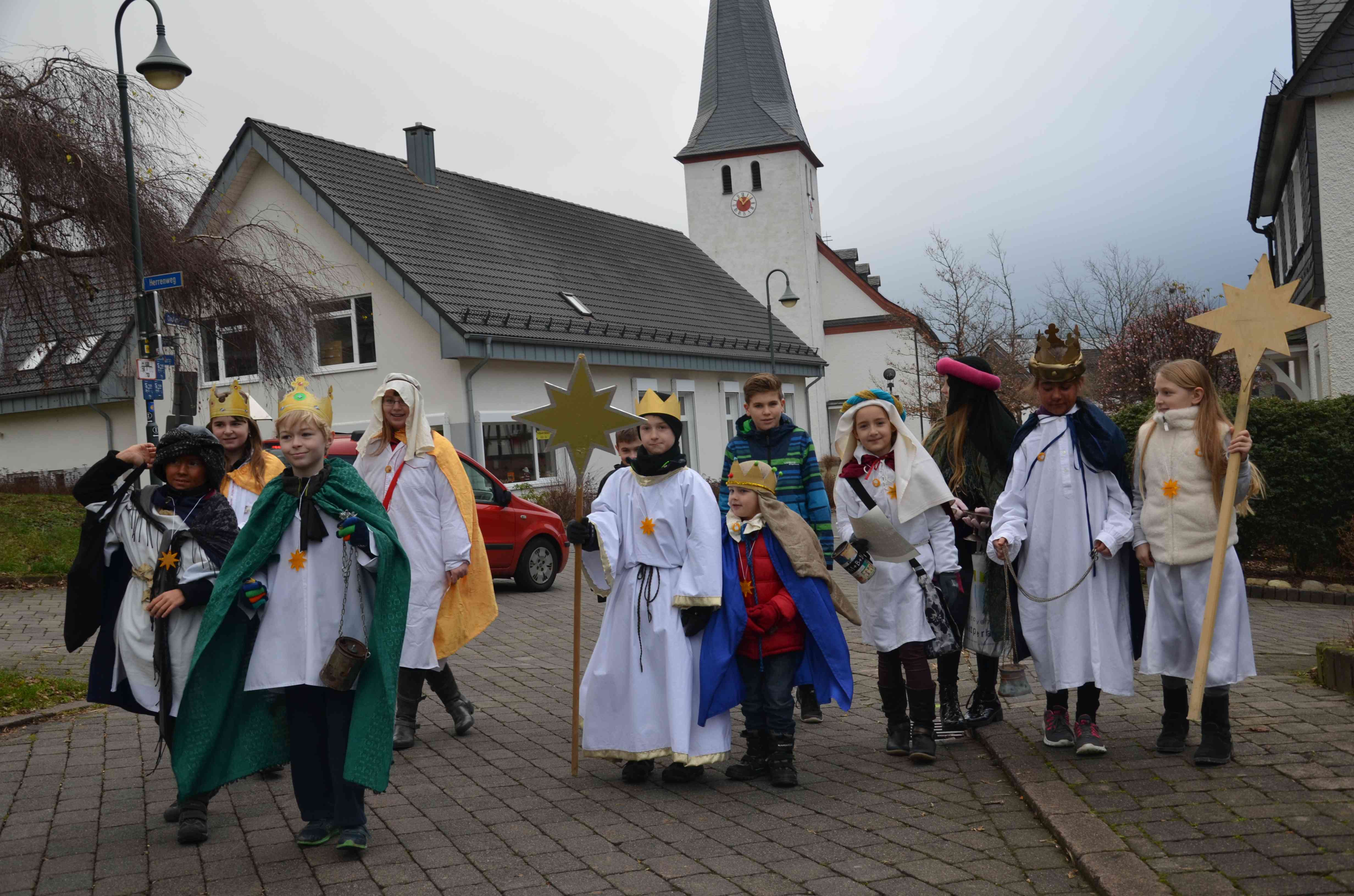 „Segen bringen, Segen sein“ – Sternsinger überbringen Segenswunsch in die Häuser