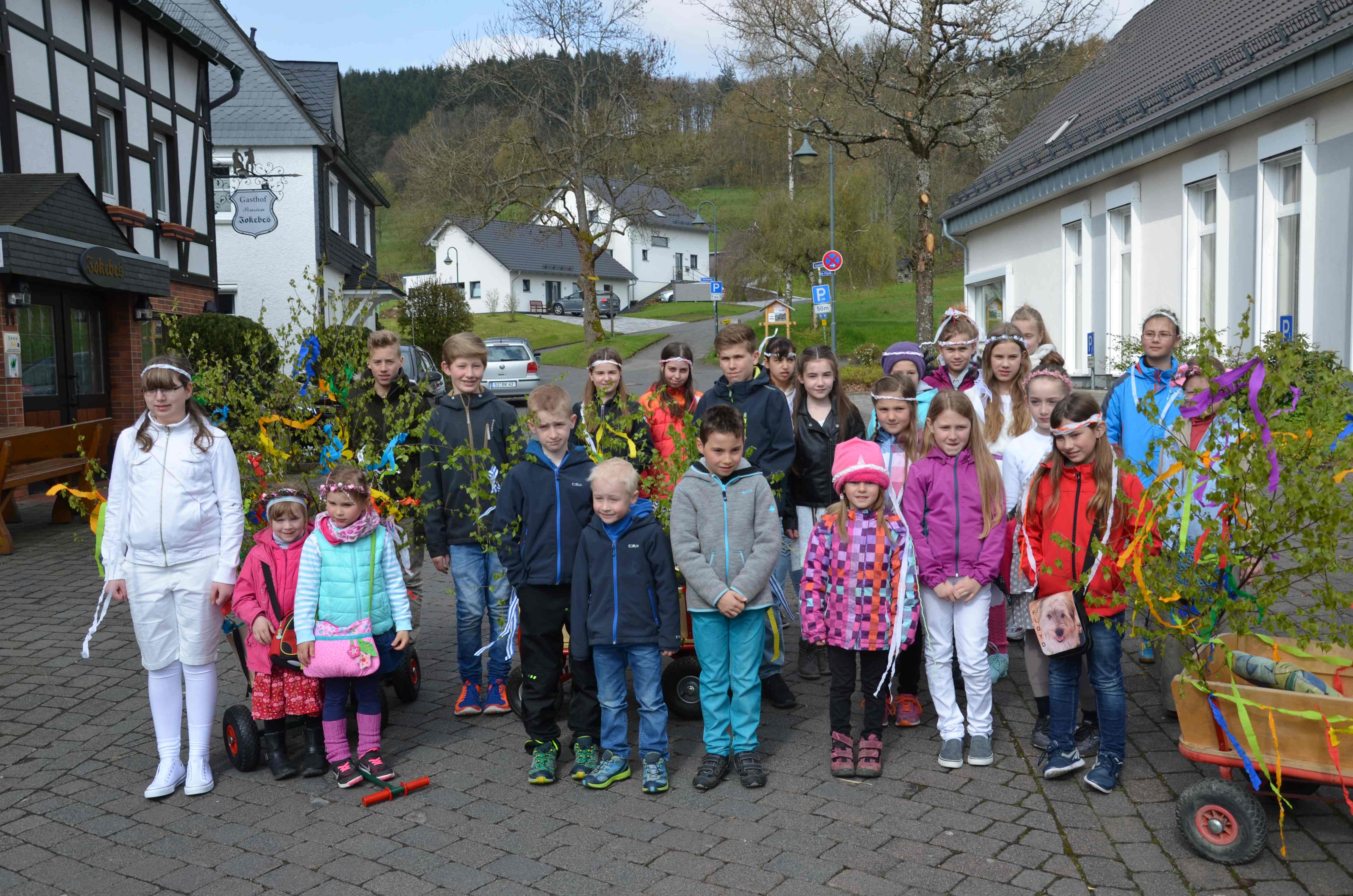 Maikinder in Irmgarteichen Maikinder in Irmgarteichen