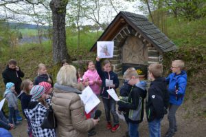 Kinderkreuzweg in Irmgarteichen – Leidensweg Christi symbolisch nachvollzogen