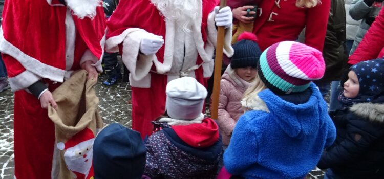 Blasmusik zum Glühweinduft – Ortsvereine gestalten bereits 41. Weihnachtsmarkt