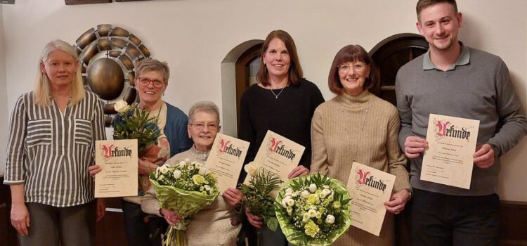 Frauenchor Johannland zog Bilanz: Ursula Fesser verabschiedet sich nach 31 Jahren als 1. Schriftführerin Frauenchor Johannland zog Bilanz: Ursula Fesser verabschiedet sich nach 31 Jahren als 1. Schriftführerin